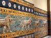 La porta di Ishtar e la strada processionale di Babilonia, completamente ricostruite al Pergamonmuseum