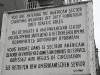 Il famoso cartello di Checkpoint Charlie in una foto in bianco e nero. State entrando nel Settore Americano